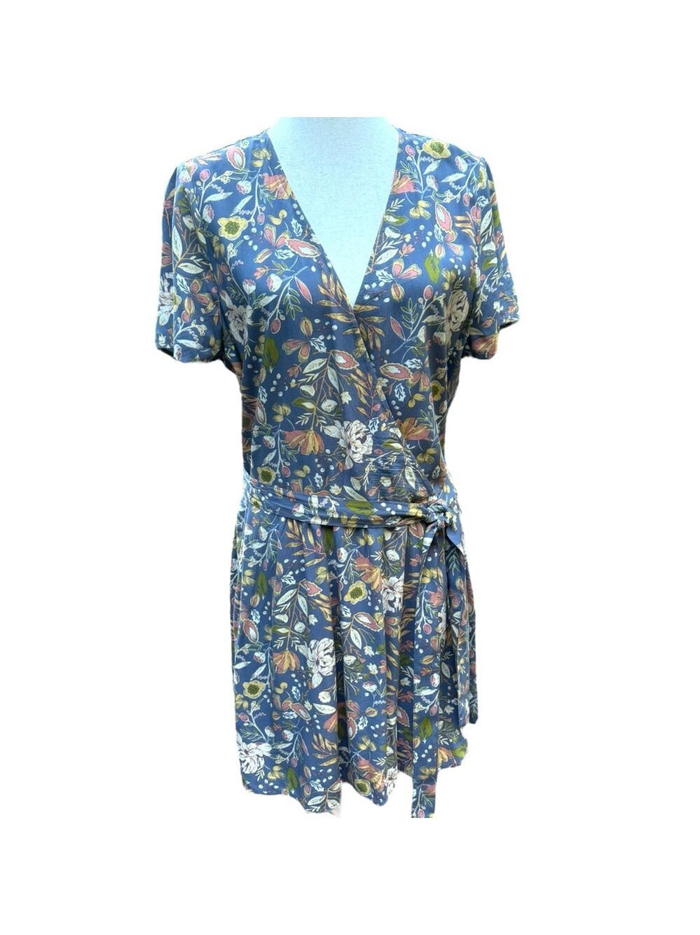 Susina M 8/10 Feminine Floral Wrap Dress Soft Rayon Flowy Casual Style Brunch - Picture 16 of 16